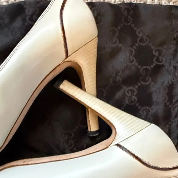 Gucci Women's White and Brown Leather Heels - Picture 6 of 6